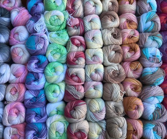 Ontdek de prachtige kleuren van Alize Bella Batik 100% katoen!