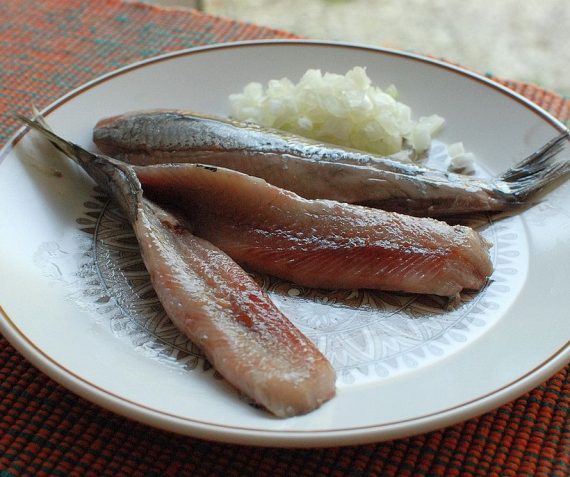 Winstpakker: 3 Hollandse haringen en 500 gram kibbeling + saus