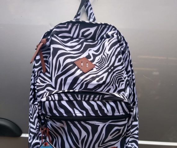 Schooltas met buitenlaptopvak 17″