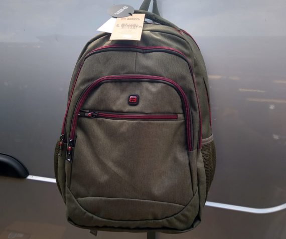 De grootste, in 3 kleuren! 17″ met laptop vak