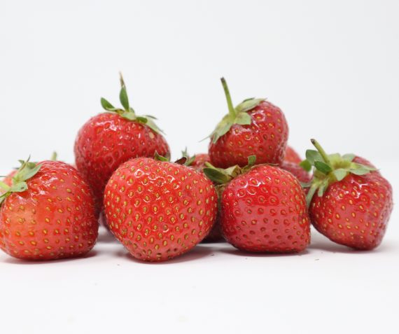 Hollandse aardbeien €5,50 voor twee grote dozen.