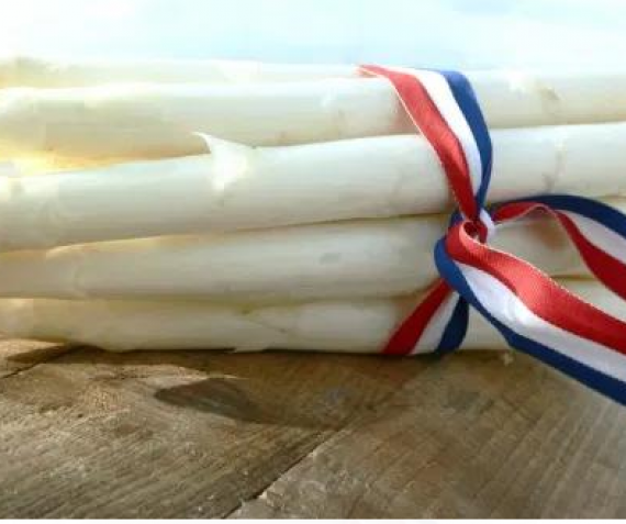 Aanbieding Hollandse asperges. Per kilo €4,50